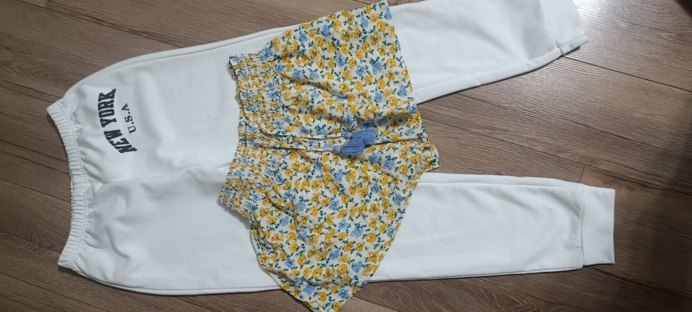 Пакет красивого одягу на дівчину