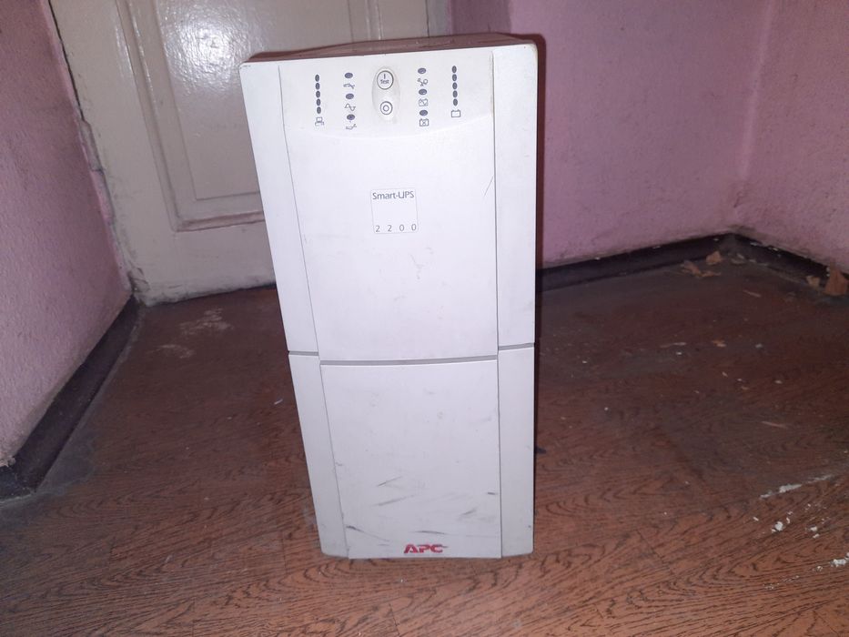 ДБЖ безперебійник APC 2200 Smart-UPS
