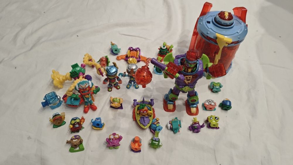 Figurki superzings  pojazdy mega zestaw puszka do przechowywania