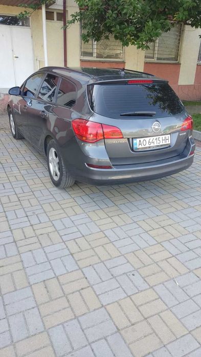 Opel Astra J 2012 року