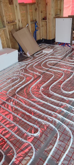 Gazownik , Hydraulik , spawacz , glazurnik.