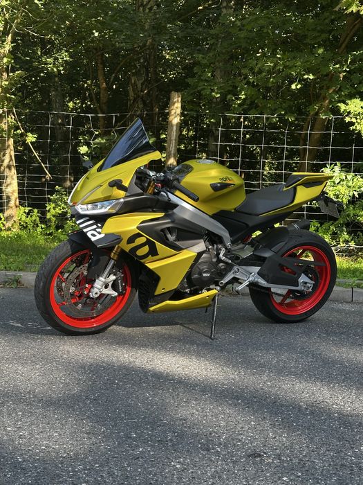 Aprilia rs 660 akrapovic acid gold