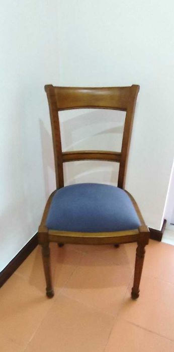 Mobilia de quarto com cômoda em Castanho maciço