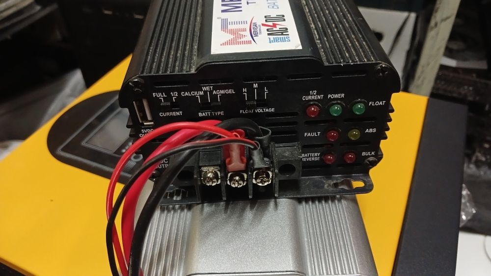 Mervesan инвертор с зарядкой на 600ватт.Зарядное устройство Mervesan