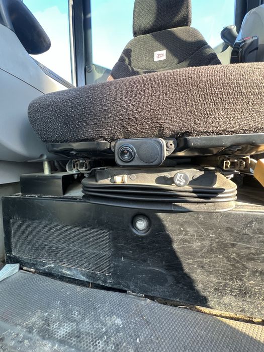 Продається JCB Z-48 Резинова гусениця.