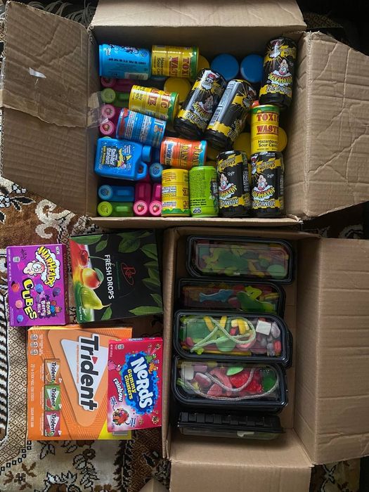 Різні цукерки занизькою ціною
Каністра 100
Желейки коробка 120
Nerds 1