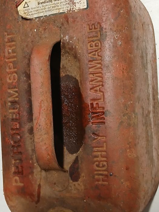 Bańka karnister do paliwa metaliwa