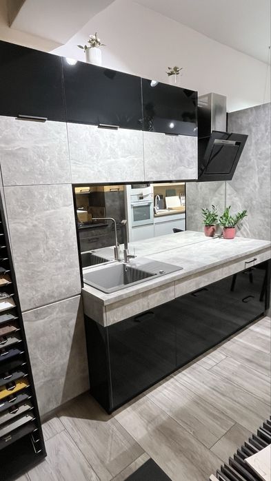 Zestaw mebli kuchennych z ekspozycji