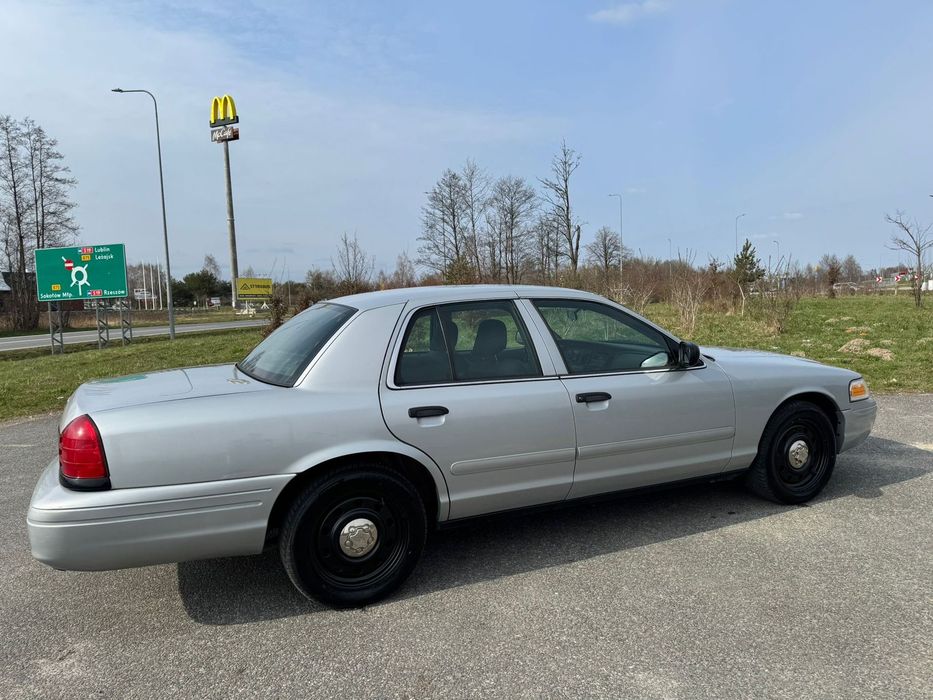 Ford Crown Victoria 2006 photo 3