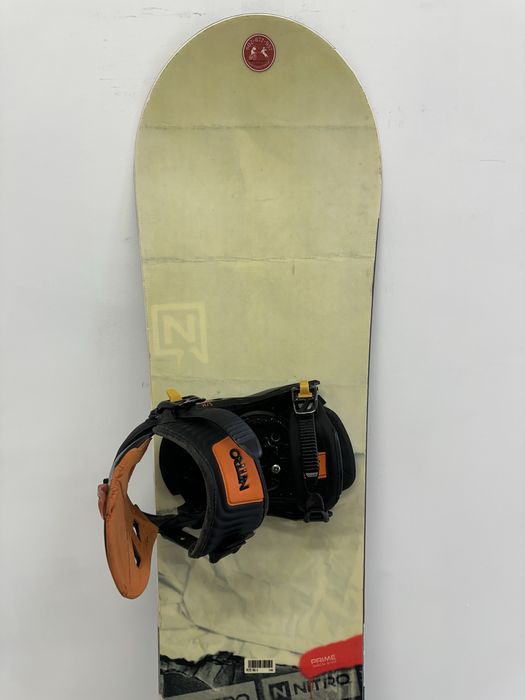 Deska snowboardowa Nitro Prime 156 Wide + wiązania Nitro D14