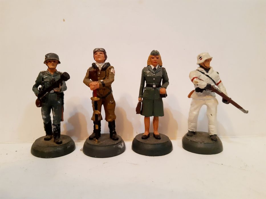 Figuras militares em metal