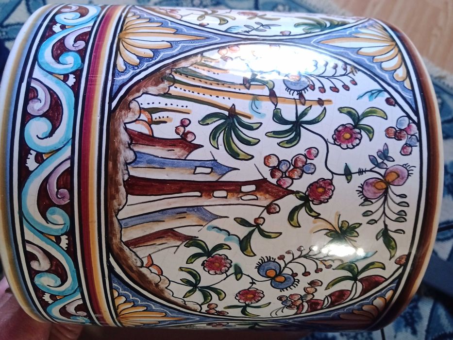 Vaso cilíndrico cerâmica berardos pintado à mão séc. XVII