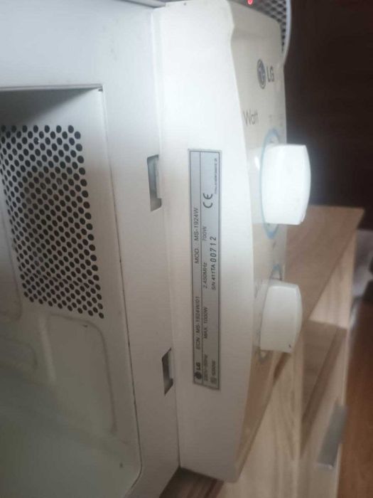 Sprzedam mikrofalówkę LG MS-1924W sprawną