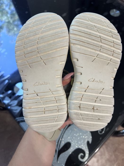 Продам дитячі босоніжки Clarks