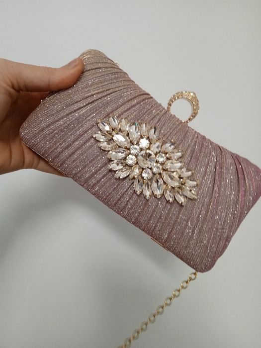 Torebka wizytowa wieczorowa pudełkowa brokatowa różowe zloto pierścion