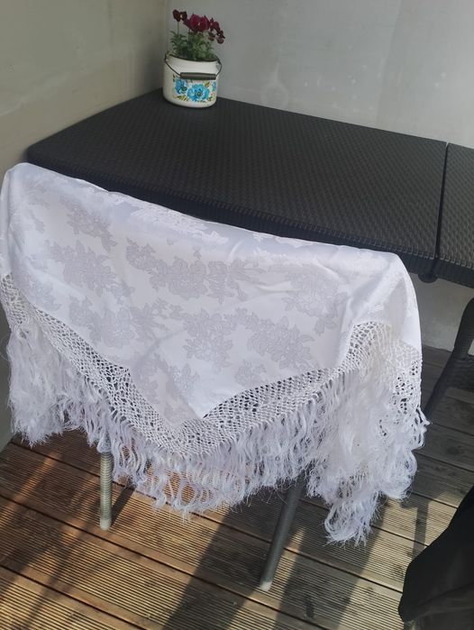 Biała chusta góralska haftowana ślubna