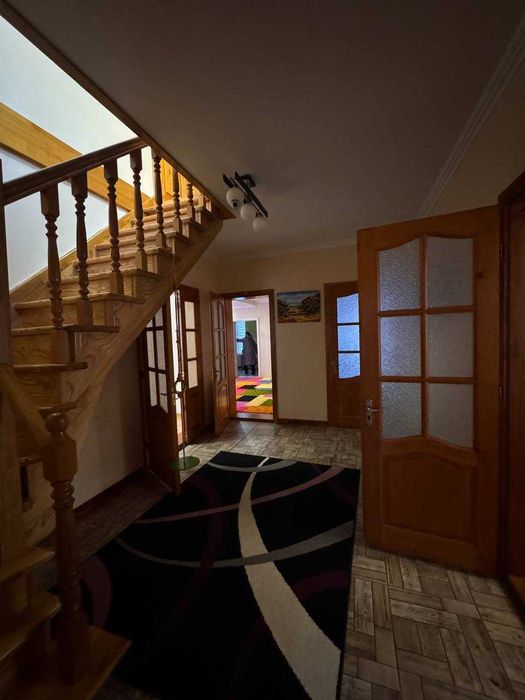 Домоволодіння з магазином у с. Брусниця