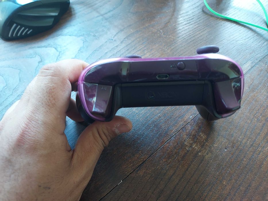 Selling Xbox controller and original Xbox headset with microphone64739004782721122