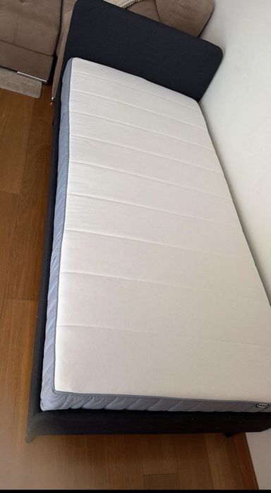 Cama de solteiro semi nova  com colchao