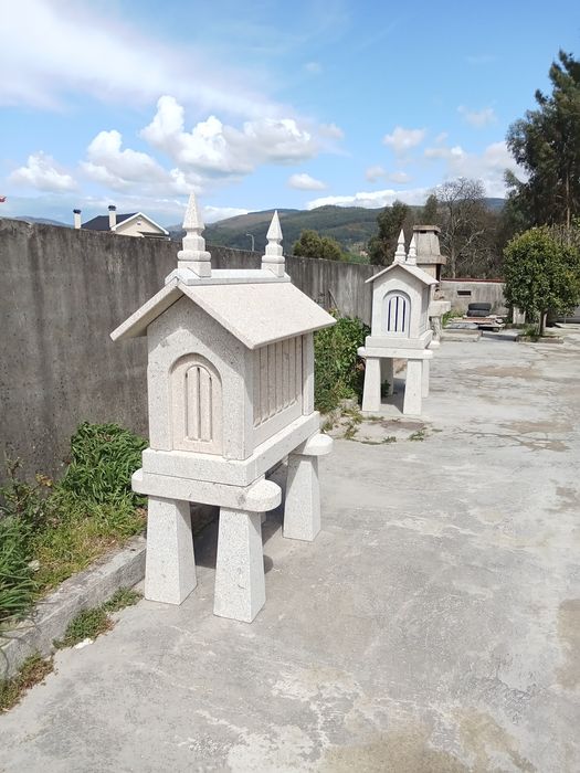 Espigueiro em granito de ponte de lima