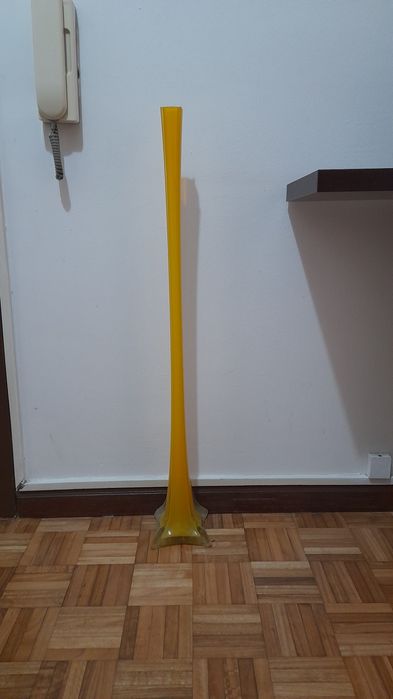 Jarrão/vaso amarelo  devidro pé alto - estilo vintage