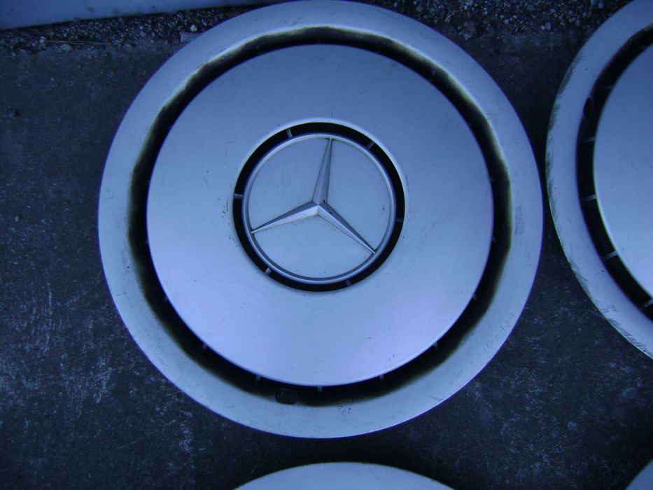 Kołpaki oryginalne 15 mercedes  bardzo ładne w 124