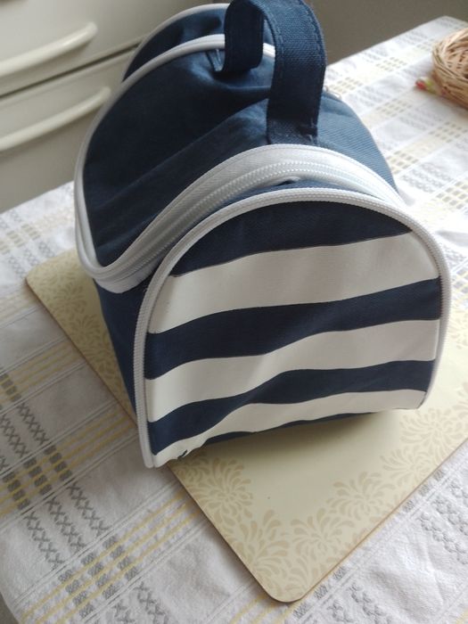 Kosmetyczka granatowa jak kuferek