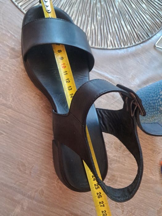 Легкі босоніжки чорні