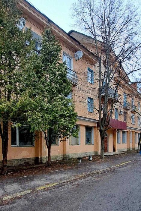 Продам нежитлове комерційне приміщення (305 м²)