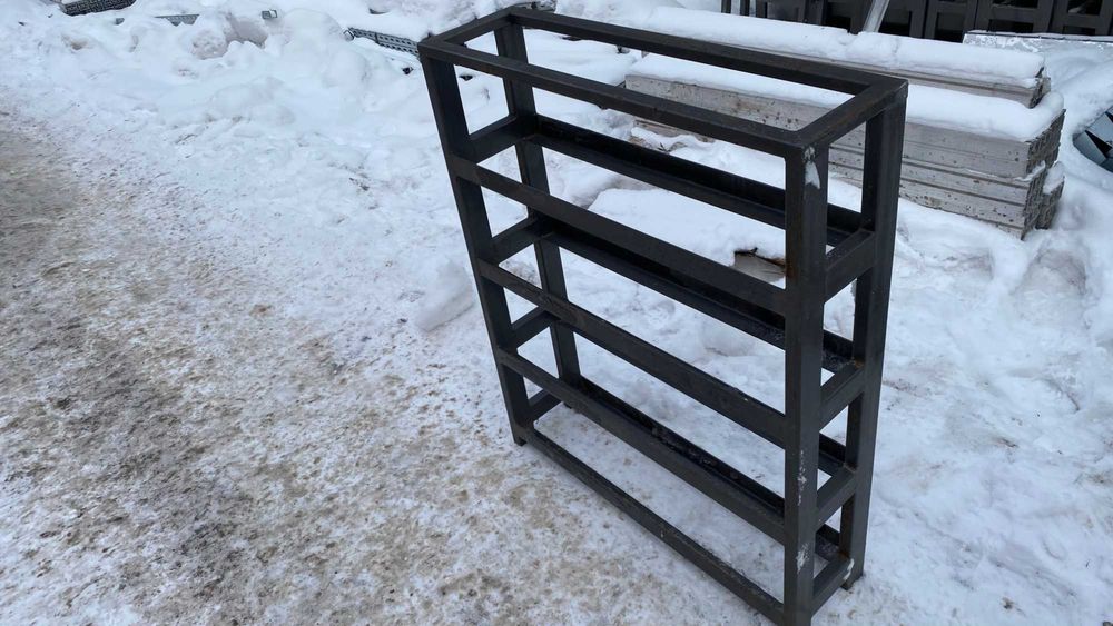 Стелаж є різного типу