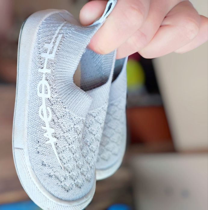 Продам дитячі мокасини