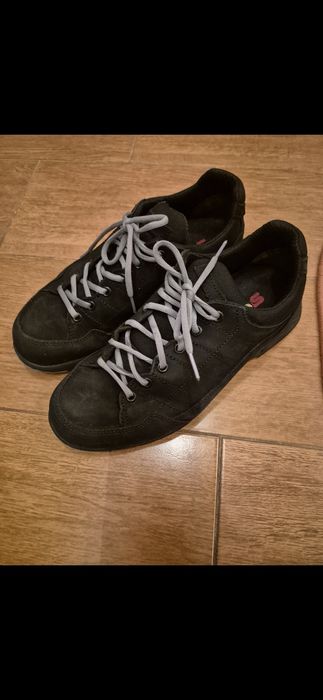 Продам кросівки, Ambitious 41 розмір,кросівки трекінгові Stuco 42p.