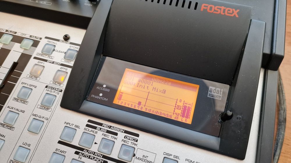 Fostex VF160ex Digital Multitracker Mesa Mistura  Digital 16 pistas