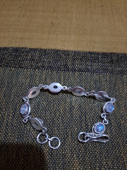 Pulseira  em prata com pedras da lua