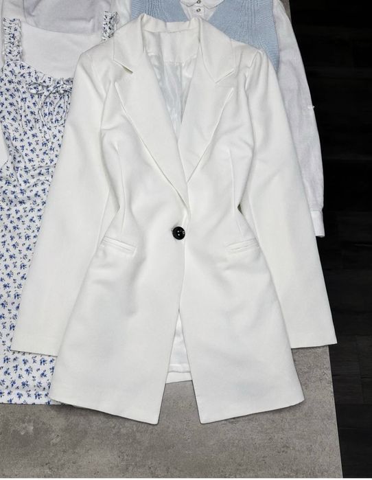 Продам белый пиджак