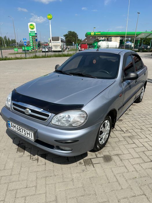 Sens 2011 року автомобіль