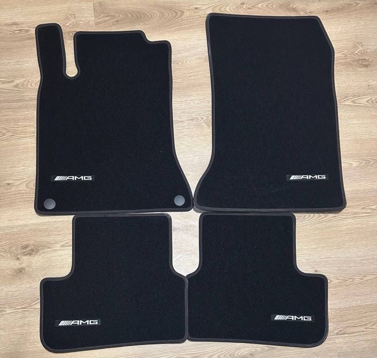Оригінальні ворсові килимки Mercedes-Benz AMG