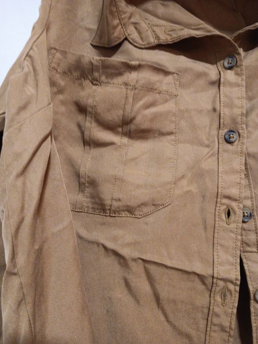 Camisa castanha c/ bolsos