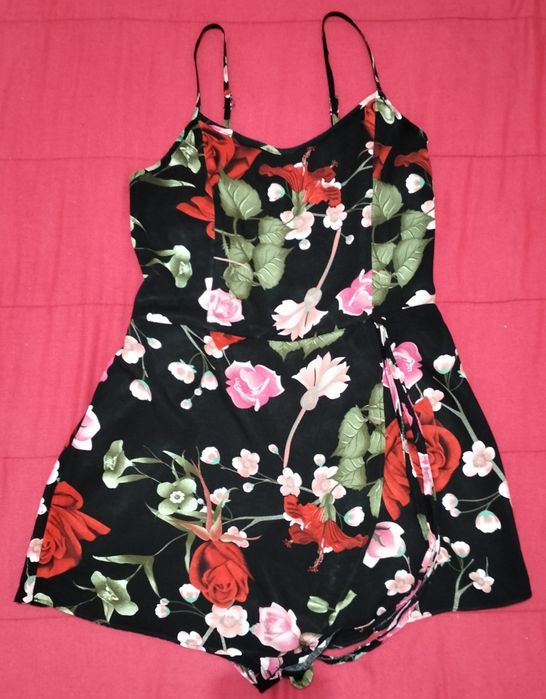 Macacão curto saia-calção