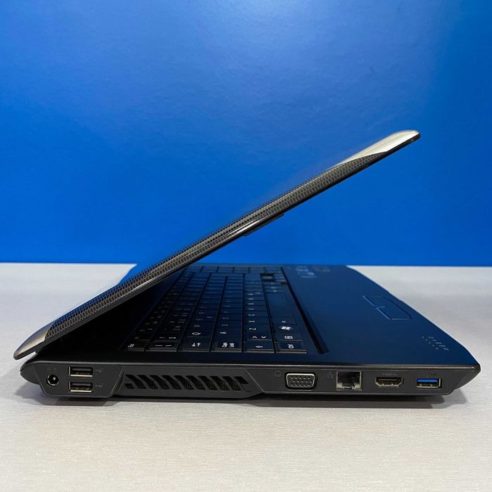 Medion Akoya P6630 - 15.6" (Intel Core i3-390M/4GB/256GB SSD)64297610585475121