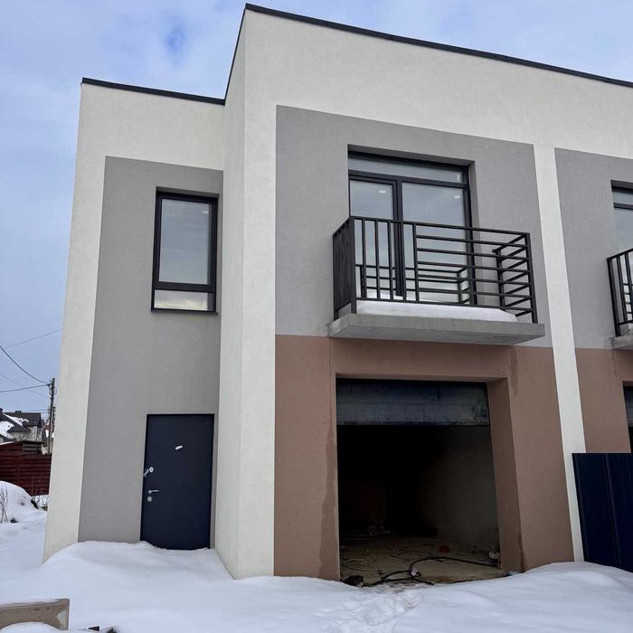 продаж кутового Таунхауса готового до ремонту. Крихівці