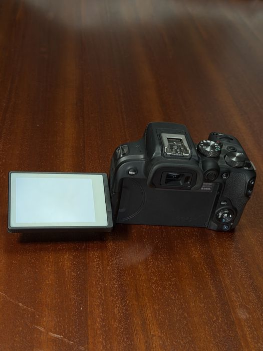 Canon EOS R10 + 50mm RF f/1.8 STM