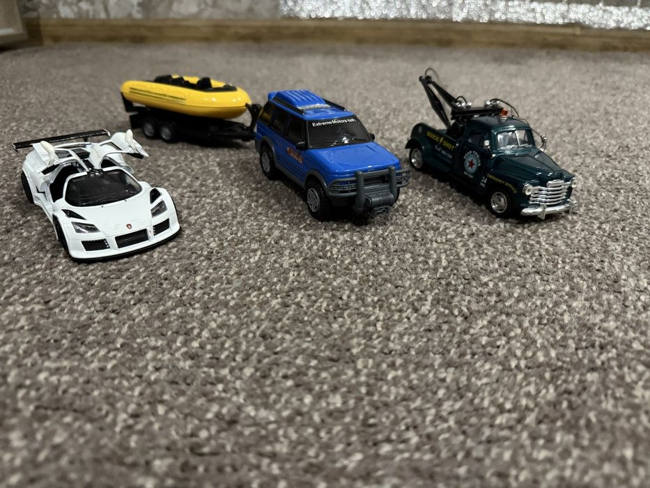 Машинки іграшкові