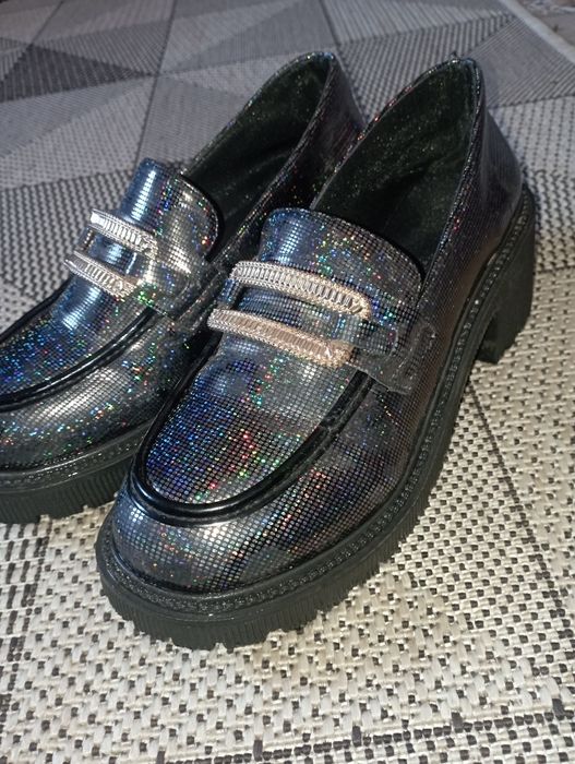 Чорні черевики з переливом жіночі