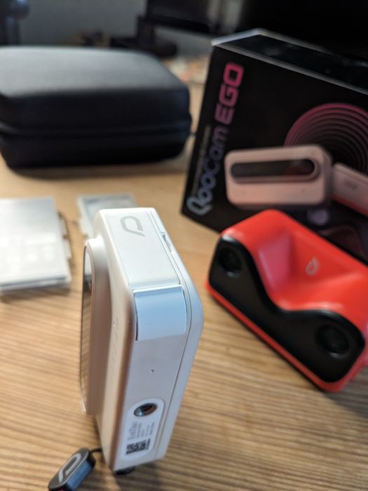 Action камера з 2 об'єктивами що знімає одразу в sbs 3D Qoocam Ego