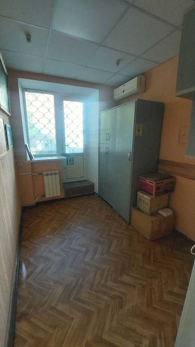 Продам приміщення в Центрі з окремим входом (помещение, отдельн. вход)