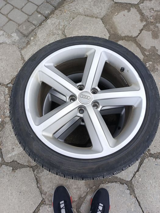 Komplet felg r18, opon, śrub i nakładek.