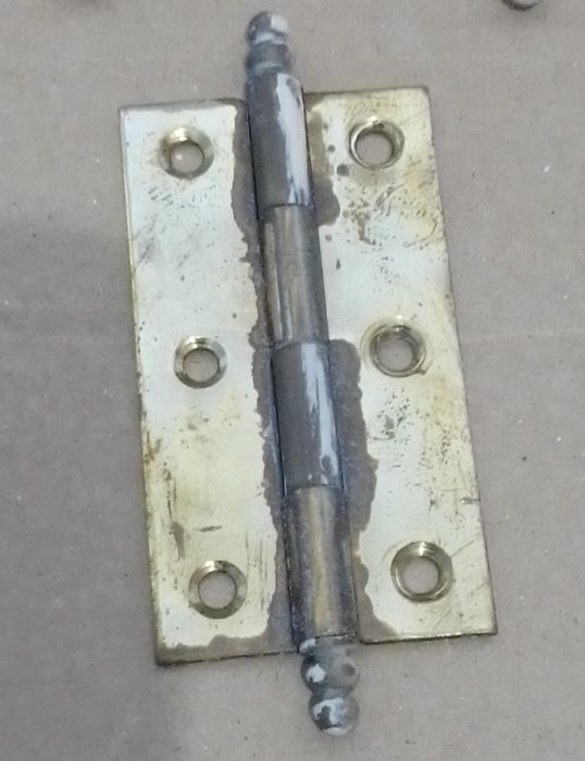 Conjunto de dobradiças com carrapeta