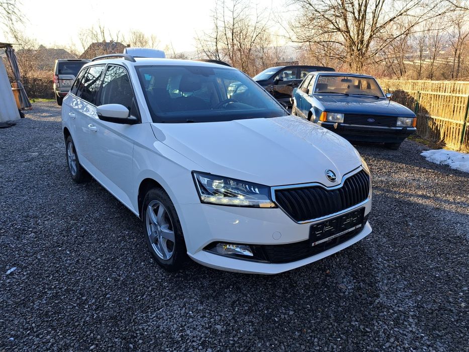 Skoda Fabia 1.0  bogata wersja uszkodzona pali jeździ