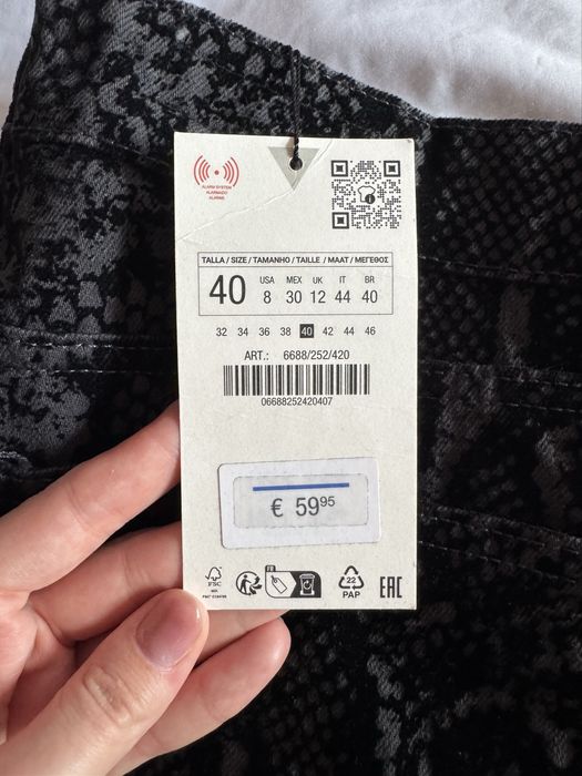 ZARA джинси флоковані зі зміїним принтом